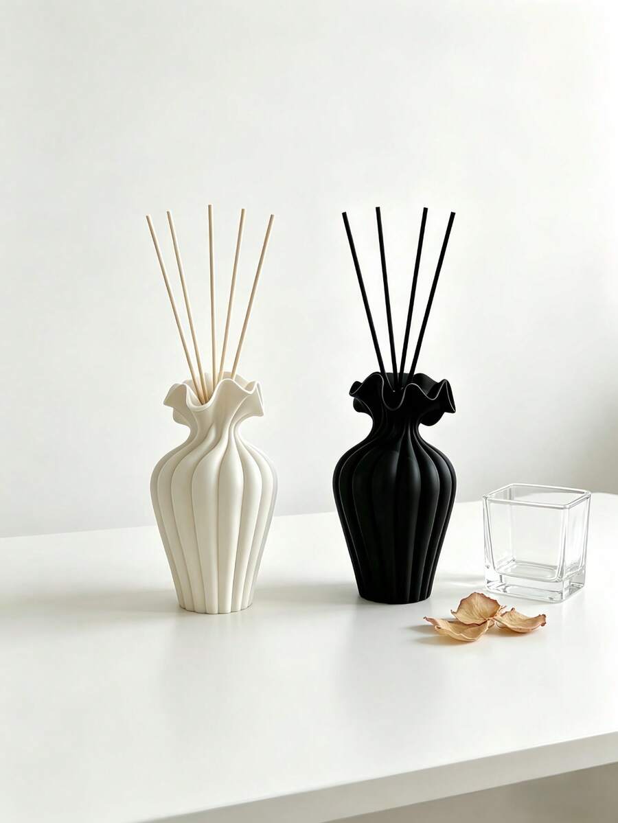 1pc Ruffle Aromatherapy Diffuser Bottle, Modern Minimalist Black/White Optional Aromatherapy Vase, Nordic Style Home Decor Desktop Ornament - Spiral - View 1