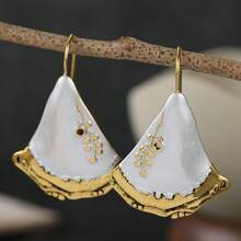 European Style Light Luxury White Glazed Fan-Shaped Earrings, Suitable For Women's Workplace Commute, Pair With Low-Key High-End Earrings, Niche Accessory, Versatile Fashion Luxury Bridesmaid Gift For Women - Geometry - View 3