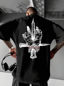 ¡Los conjuntos de estilo oscuro son un éxito! Camiseta de manga corta con un estampado de espada perforante en la mano, cuyo supera a la de todas las demás camisetas masculinas. Camiset - Negro - Ver 1