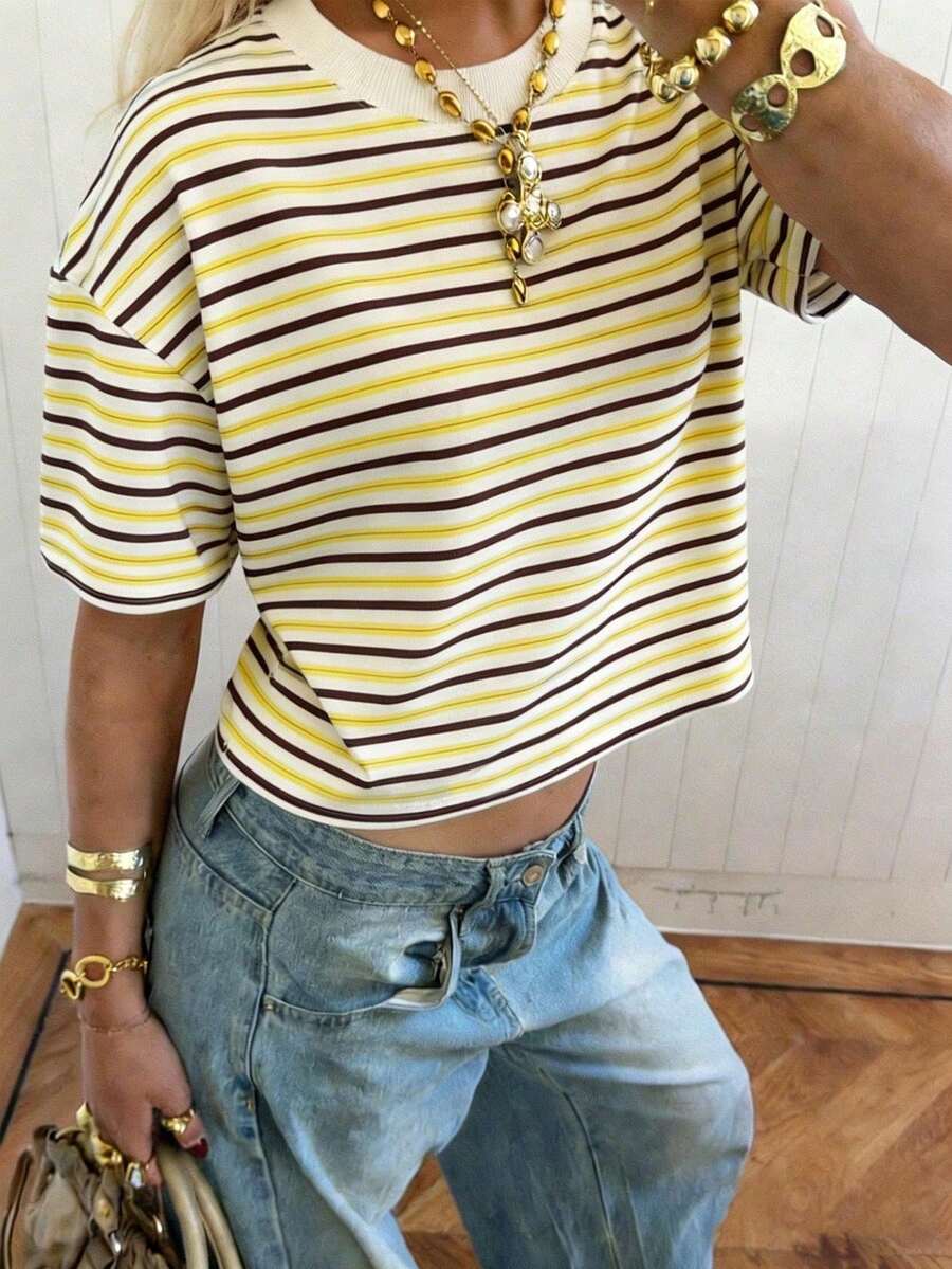 Camiseta de cuello redondo corta de mujer con rayas de colores, de tela de punto con elasticidad media, longitud regular, casual, ropa deportiva de mujer, primavera/verano blanca - Amarillo - Ver 1