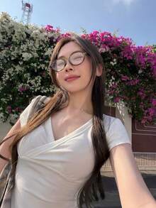 女款夏季休閒V領短袖修身彈性T恤上衣 白色，美學風 - 白色 - 查看 5