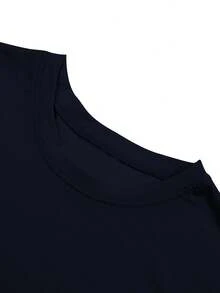 Una camiseta casual para hombre con un diseño creativo y estampados artísticos para los amantes de la pesca de fin de semana, con patrones impresos tanto en la parte delantera como en la tra - Blanco - Ver 2