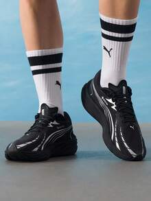 Puma Velocity NITRO 4 GTX 跑鞋，轻盈灵敏，NITRO 氮气中底，男士运动训练公路跑鞋 311144-01 - 黑色-銀色 - 查看 3