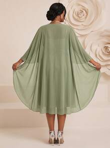 Fleurora Setelan Elegan untuk Wanita Ukuran Plus: Jaket Lengan 3/4 Warna Polos Depan Terbuka dan Gaun Berlipit dengan Hiasan Rhinestone dan Tali Bahu Tebal - Olive Green - View 2