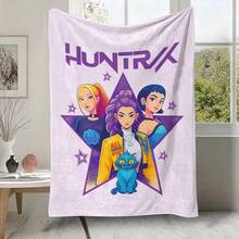Huntrix Trio & 藍貓疊加角色法蘭絨毛毯，柔軟舒適的絨毛毛毯，淺紫色背景，適用於沙發、床、客廳、臥室、辦公室、旅行、四季 - 顏色 1 - 查看 1
