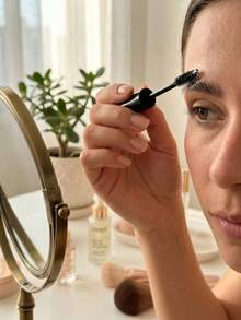 Gel Fijador de Cejas Transparente de Confección Refinada - Máscara Incolora de Acabado Natural y Larga Duración con Aplicador de Precisión Tipo Cepillo Cónico - Tratamiento Cosmético de Perfil Limpio Textura Tersa y Secado Rápido para Uso Diario y Oficina - Producto de Maquillaje de Alta Calidad - transparente - Ver 2