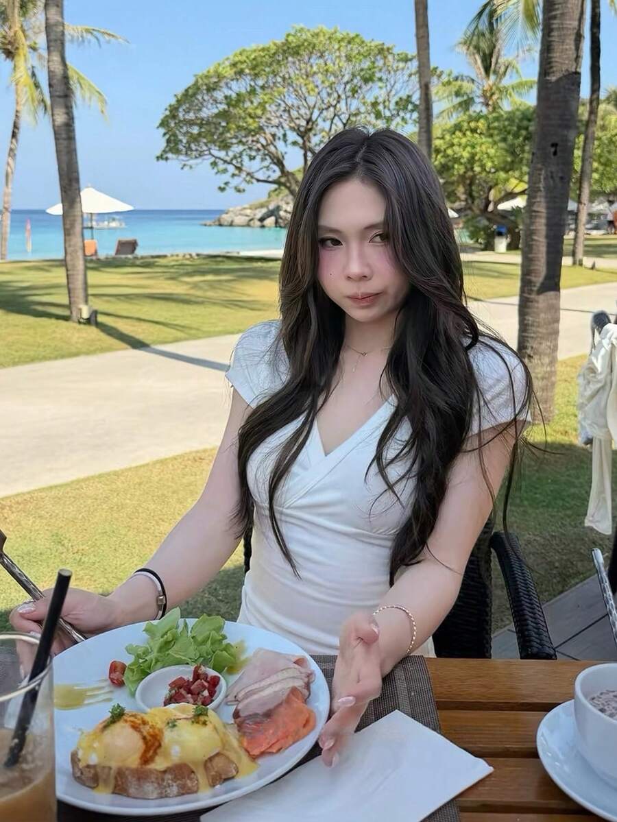 女款夏季休閒V領短袖修身彈性T恤上衣 白色,美學風 - 白色 - 查看 1