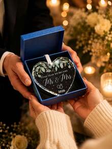 Gift Box Transparent Crystal Glass Ornament, Mr&Mrs Wedding Keepsake Pendant, Newlywed Couple Christmas Tree Hanging Decor, Valentine's Day Gift, Bridal Shower Party Favor, Anniversary And Mother's Day Newlywed Couple Gift - Heart-shaped Pendant Set - View 5