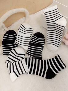 6 Pairs Black And White Versatile Simple Mid-Calf Socks - Black and White - View 2