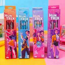 12支 Huntes 女團卡通鉛筆附削鉛筆器，返校新年學生書寫用品，高 CP 值書法筆，桌面裝飾收藏品粉絲禮物 - 彩色 - 查看 2