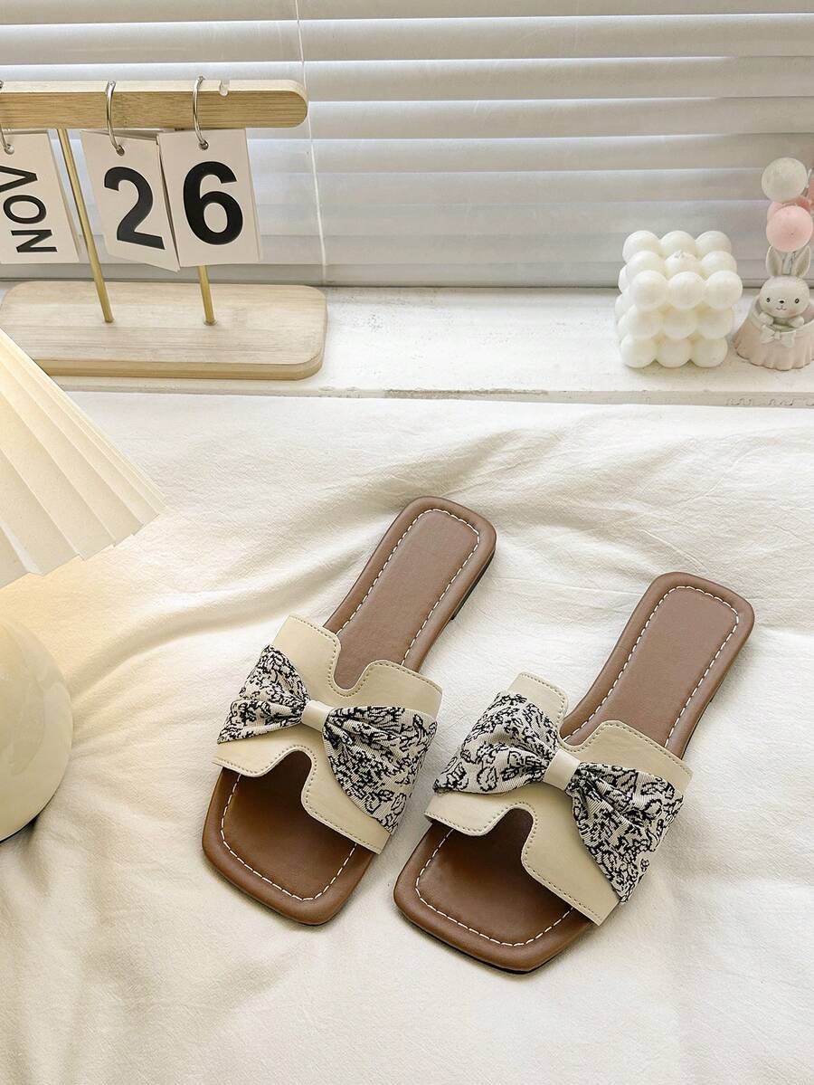 Korean Style Ins-Inspired Women's Flat Sandals With Trumpet Accents For An Elegant Look, Perfect For Pairing With Midi Skirts And Dresses, Summer Essential - Beige - View 1