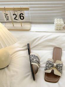 Korean Style Ins-Inspired Women's Flat Sandals With Trumpet Accents For An Elegant Look, Perfect For Pairing With Midi Skirts And Dresses, Summer Essential - Beige - View 4