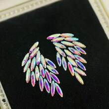 1對翼形水鑽水晶鑽貼花，65x4mm - 燙貼或縫製彩虹水晶貼片 - 適用於婚紗、晚禮服、衣物和包包的DIY裝飾 - 翅膀水鑽貼 - 查看 9