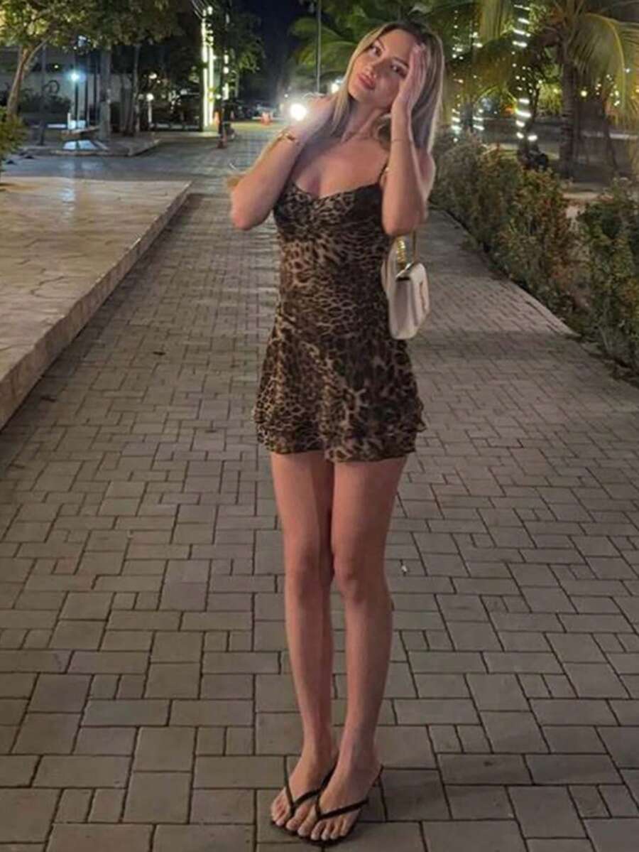 Vestido mini de gasa con estampado animal, escote en V, espalda descubierta, tirantes, cintura marcada estilo sexy - Marrón Mocha - Ver 1