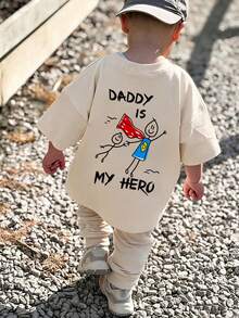 男童卡通棒棒人 Super Daddy 圖案印花 T-shirt，Daddy Is My Hero 文字印花後背短袖上衣，幼兒日常穿著夏季基礎上衣 - 杏色 - 查看 2