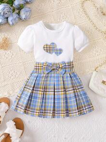 Conjunto de camiseta de manga corta con cuello redondo y bordado de corazón y falda a cuadros para niña joven, adecuado para niñas de 1 a 8 años, perfecto para fiestas y playa al aire libre - Lavado ligero - Ver 1