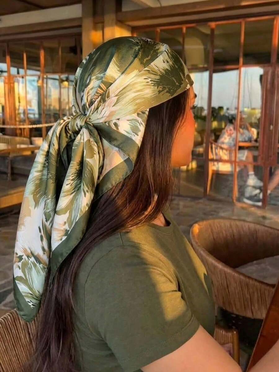 1 pièce Foulard bandana en satin pour femmes, imprimé géométrique dégradé tie-dye, nouvelle arrivée printemps/été 2026, exclusif pour votre tenue - Militaire verte - Voir 1