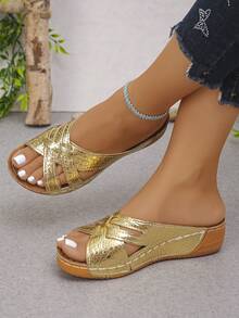 Gold Crocodile Pattern