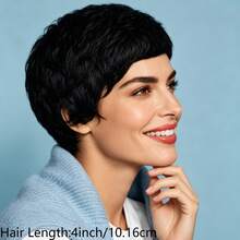 Faux cils courts style pixie pour femmes avec frange, confectionnés en cheveux brésiliens à densité 150 %. Ces cheveux noirs sont parfaits pour un look décontracté ou sportif et offrent une texture naturelle. - Natural Black - Voir 5