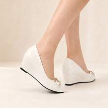 Geeyea Women's Patent Wedge Heel Pumps, Rhinestone Bow Round Toe Shoes For Work, Office & Daily - 白色 - 查看 6