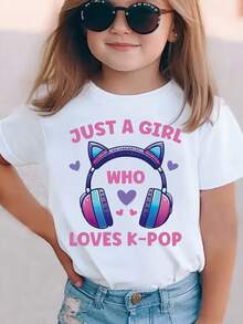 Camiseta de niña con temática K-POP "Just a Girl Who Loves K-POP" y diseño de auriculares con orejas de gato - Atuendo de grupo de chicas coreanas, camiseta casual de cuello redondo para pri - Blanco - Ver 6
