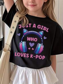 Camiseta de niña con temática K-POP "Just a Girl Who Loves K-POP" y diseño de auriculares con orejas de gato - Atuendo de grupo de chicas coreanas, camiseta casual de cuello redondo para pri - Blanco - Ver 7