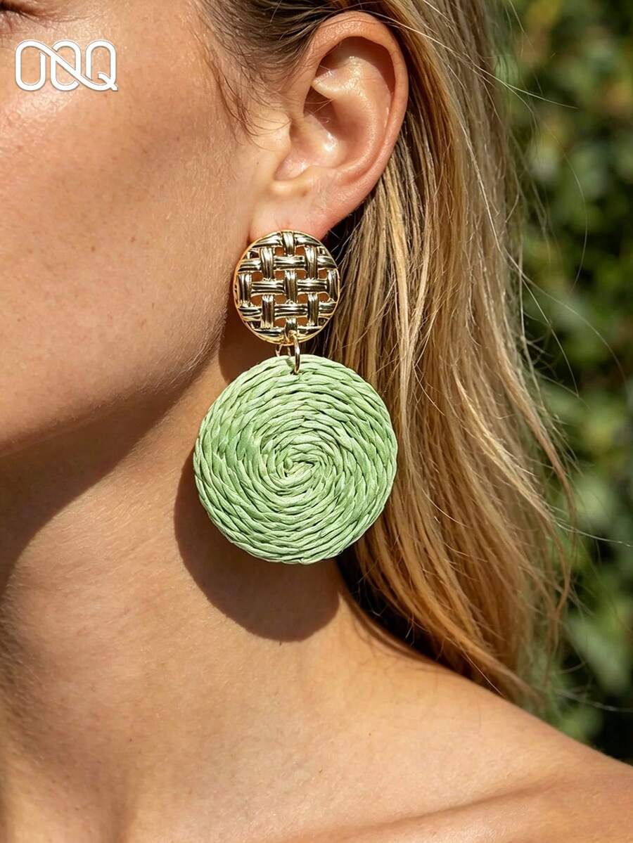 OOQ 1 Pair Handmade Woven Raffia Geometric Earrings, Minimalist Fashionable Circular Earrings, Suitable For Weddings, Bridesmaids, Valentine's Day Gifts For Friends And Lovers, Ideal For Women's Daily, Vacation And Party Wear (Handcrafted Raffia Weaving, Shape And Direction Random) - Green - View 1