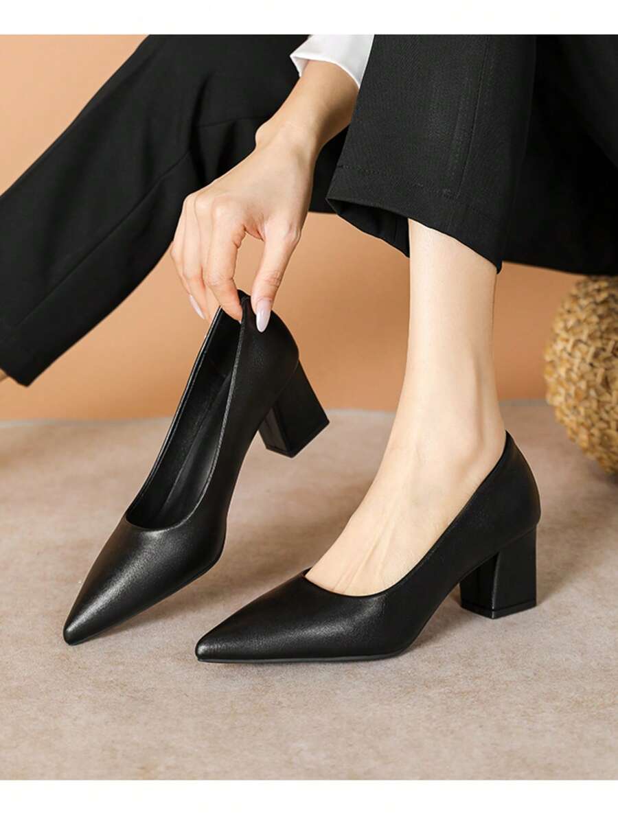 女款優雅百搭 7cm 中跟尖頭細高跟單鞋，性感黑色軟面軟底上班鞋