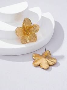 1 Pair Popular Versatile Vintage Floral Elegant Stud Earrings - Golden - View 2
