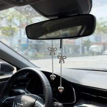 【汽車後視鏡掛飾】銀色閃亮水鑽蝴蝶結＋金色愛心吊墜，細鏈條設計，懸掛於後視鏡不遮擋視線，奢華亮麗風格，適用所有車型 - 汽車掛飾 - 查看 4