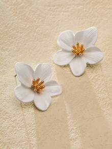 Nocturel 1 Pair Delicate Multicolored Dopamine Flower Shape 5-Petal White Stud Earrings, Wedding Gift For Her - White - View 2