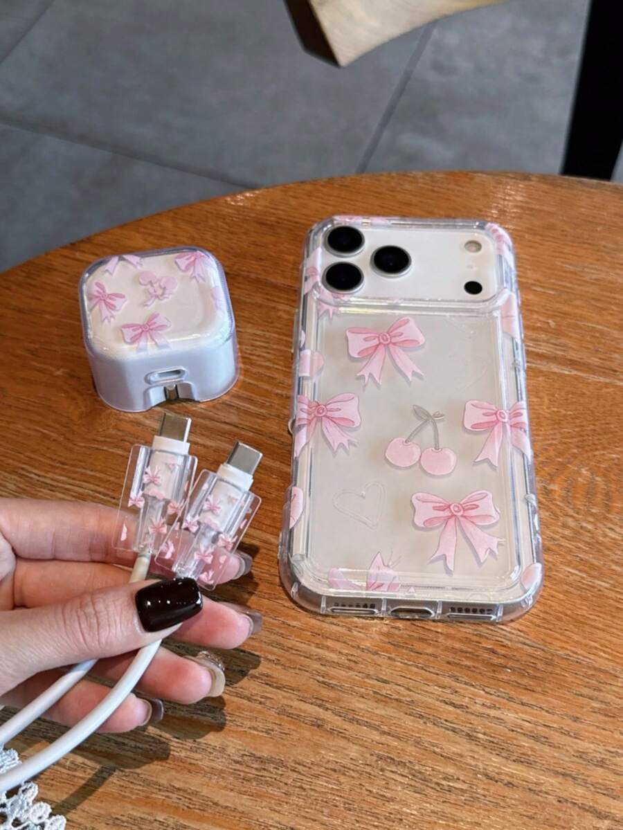 4件組(1個氣墊手機殼 + 1個英規 Apple 氣墊充電器保護套 + 2個數據線保護套)UV 列印粉色蝴蝶結與櫻桃組合圖案,適用於英規充電器,適合 16/16 Pro/16 Pro Max/16 Plus/7/8/7P/8P/X/XS/XR/XS Max/11/11 Pro/11 Pro Max/12/12 Pro/12 Pro Max/12 Mini/13/13 Pro/13 Pro Max/14/14 Pro/14 Plus/14 Pro Max/15/15 Pro/15 Plus/15 Pro Max/17/17 Pro/17 Pro Max/Air/18 Pro/18 Pro Max 手機 - 彩色 - 查看 1