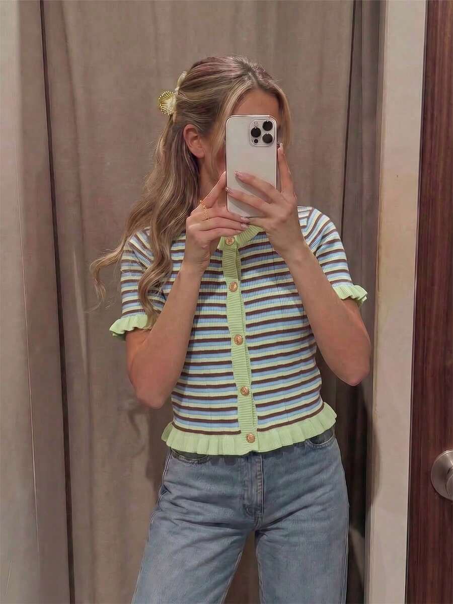 Blusa de punto de verano con cuello redondo, botones metálicos y mangas cortas, con parches a rayas.Diseño retro y casual con volantes, ideal para citas diarias y fotografía.Suéter de punto - verde menta - Ver 1