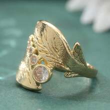 This Vintage Luxury Carved Ring Is Made Of White Cubic Zirconia, Making It A Perfect Piece Of Jewelry. - Gold - View 4