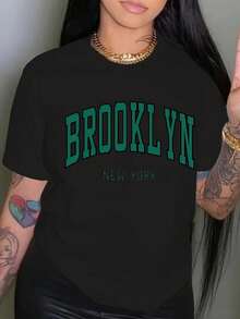 Camiseta de cuello redondo semitransparente con estampado de letras de Brooklyn en tela poliester top casual de manga corta con hombros caídos, ropa de mujer - Negro - Ver 1