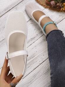 Zapatos Mary Jane de malla transpirable de verano para mujer, punta cuadrada, correa única, planos, versátiles para uso diario, casuales, de vampo bajo, color blanco - Blanco - Ver 1