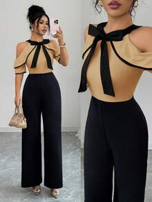Mono elegante de mujer con contraste de color, hombros descubiertos, manga corta, cuello con lazo y ajustado - Marrón - Ver 1