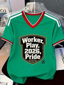 Camisa de hombre de manga corta con estilo de futbolista retro y diseño de escudo 'Worker Play Pride 2026' - Verde - Ver 1