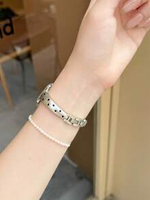 1件女款韓式波點彎曲金屬手錶錶帶，兼容所有型號 38mm/40mm/41mm/42mm/44mm/45mm/46mm/49mm Ultra/SE/S11/S10/S9/8/7/6/5/4/3，春夏秋冬四季通用，適合工作、運動、派對、約會配飾，送給妻子、媽媽的生日禮物，易佩戴，高端時尚優雅個性化平價錶帶 - 星光色 - 查看 6