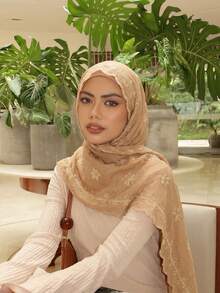 1 pieza Pañuelo de cabeza bohemio con bordado floral pesado para mujer, hijab de lujo y moda, adecuado para celebraciones importantes de días festivos - Camel - Ver 2