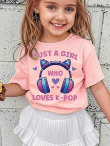 Camiseta de niña con temática K-POP "Just a Girl Who Loves K-POP" y diseño de auriculares con orejas de gato - Atuendo de grupo de chicas coreanas, camiseta casual de cuello redondo para pri - Blanco - Ver 9