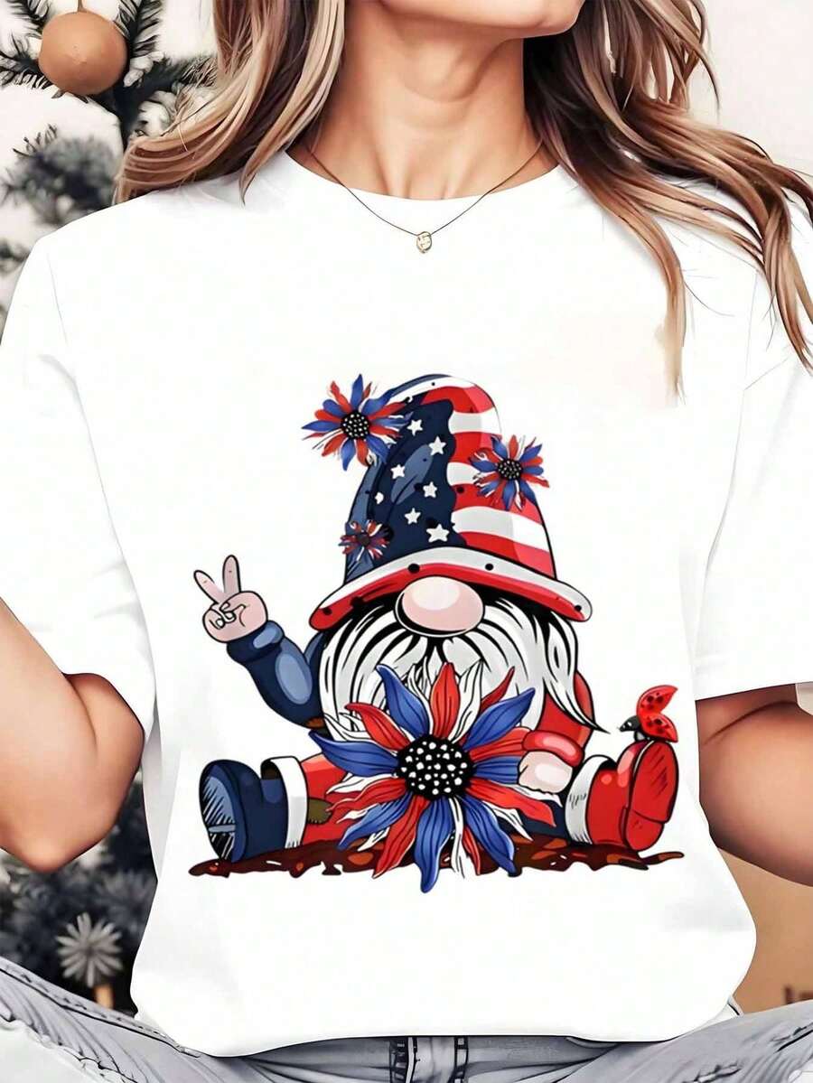 Camiseta de mujer de cuello redondo con estampado de gnomo patriótico con gorro de bandera estadounidense y flores, top casual de verano para la celebración del Día de la Independencia, 220g
