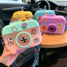 MORE BEAUTY 900/400ml Cantimplora Plástica Sin BPA con Correa Cruzada Ajustable, Vaso Kawaii Multicolor para Niñas y Niños, Botellín Portátil para Viajes Colegio y Actividades al Aire Libre, Diseño Estético Decorativo Ideal para Regalo de Cumpleaños y Día del Niño, Capacidad Resistente a Fugas Varios Tonos Pastel Disponibles - A - Ver 2