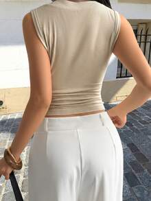 GAOVOT 女士 Y2K 性感前扣无袖圆领 T 恤，夏季 - 灰杏色 - 查看 2