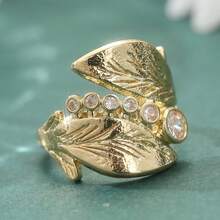 This Vintage Luxury Carved Ring Is Made Of White Cubic Zirconia, Making It A Perfect Piece Of Jewelry. - Gold - View 5