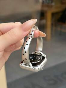 1件女款韓式波點彎曲金屬手錶錶帶，兼容所有型號 38mm/40mm/41mm/42mm/44mm/45mm/46mm/49mm Ultra/SE/S11/S10/S9/8/7/6/5/4/3，春夏秋冬四季通用，適合工作、運動、派對、約會配飾，送給妻子、媽媽的生日禮物，易佩戴，高端時尚優雅個性化平價錶帶 - 星光色 - 查看 5