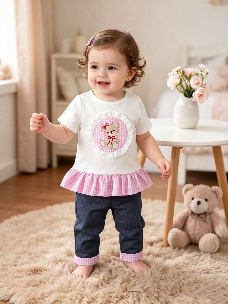 2pcs/Set Baju Anak Perempuan Motif Beruang Kartun Lucu Bordir Kotak-kotak Warna Pink Muda Lengan Pendek Berkerut dan Celana Panjang Denim untuk Musim Panas - Putih - View 1
