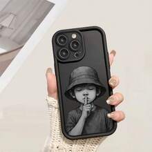 Funda de teléfono simple y reforzada, adecuada para todos los modelos de  y . Funda de teléfono - Recién lanzada y en , esta funda presenta un diseño de un niño con el dedo sobre los labios. Es una funda suave de TPU engrosada, cóncava, resistente a caídas y a golpes, compatible con varios modelos de , incluyendo 11, 12, 13, 14, 15, 16, E, Pro, adecuada como regalo para novio o novia, o como obsequio de cumpleaños. - (Un color) 1 unidad por paquete - Ver 1