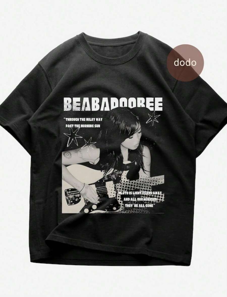 Camiseta de Cuello Redondo Beabadoobee con Diseño de Tipografía de Álbum y Retrato, Diseño Oversized, Manga Corta, Estilo Y2k, Ropa Casual, Tallas Grandes, Apta para Todas las Temporadas, La - Negro - Ver 1