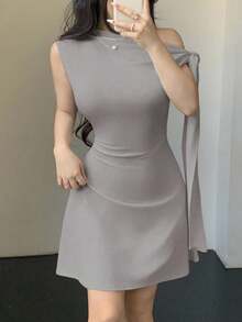Vestido minimalista para mujer con estampado floral de tinta, hombro asimétrico con lazo, cintura ajustada - Gris Claro - Ver 11